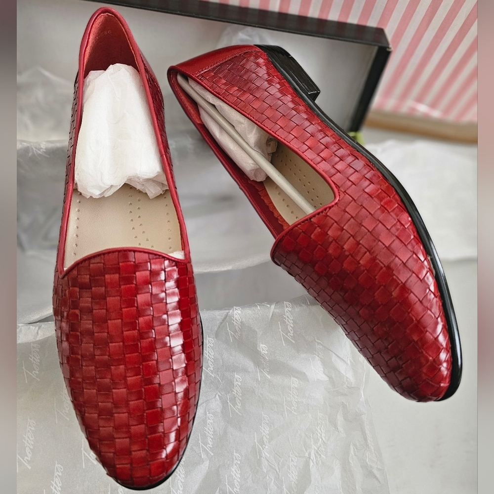 Trotters Liz III Slip-On Red Woven Leather Loafers Size 9 Slim SS